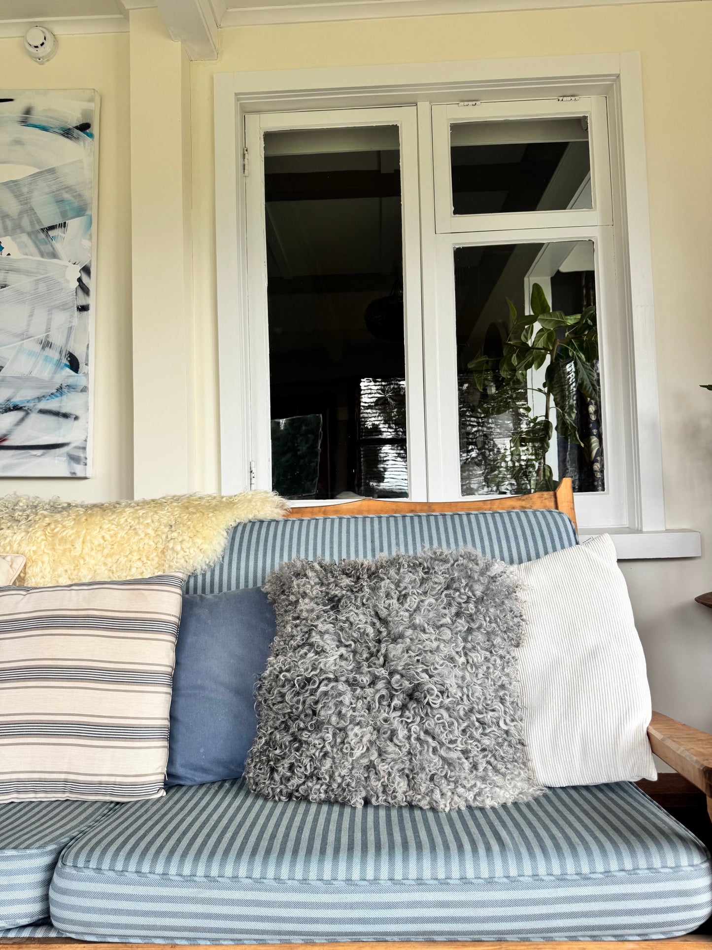 
                  
                    Gotland Sheepskin Large Pillow Silver
                  
                