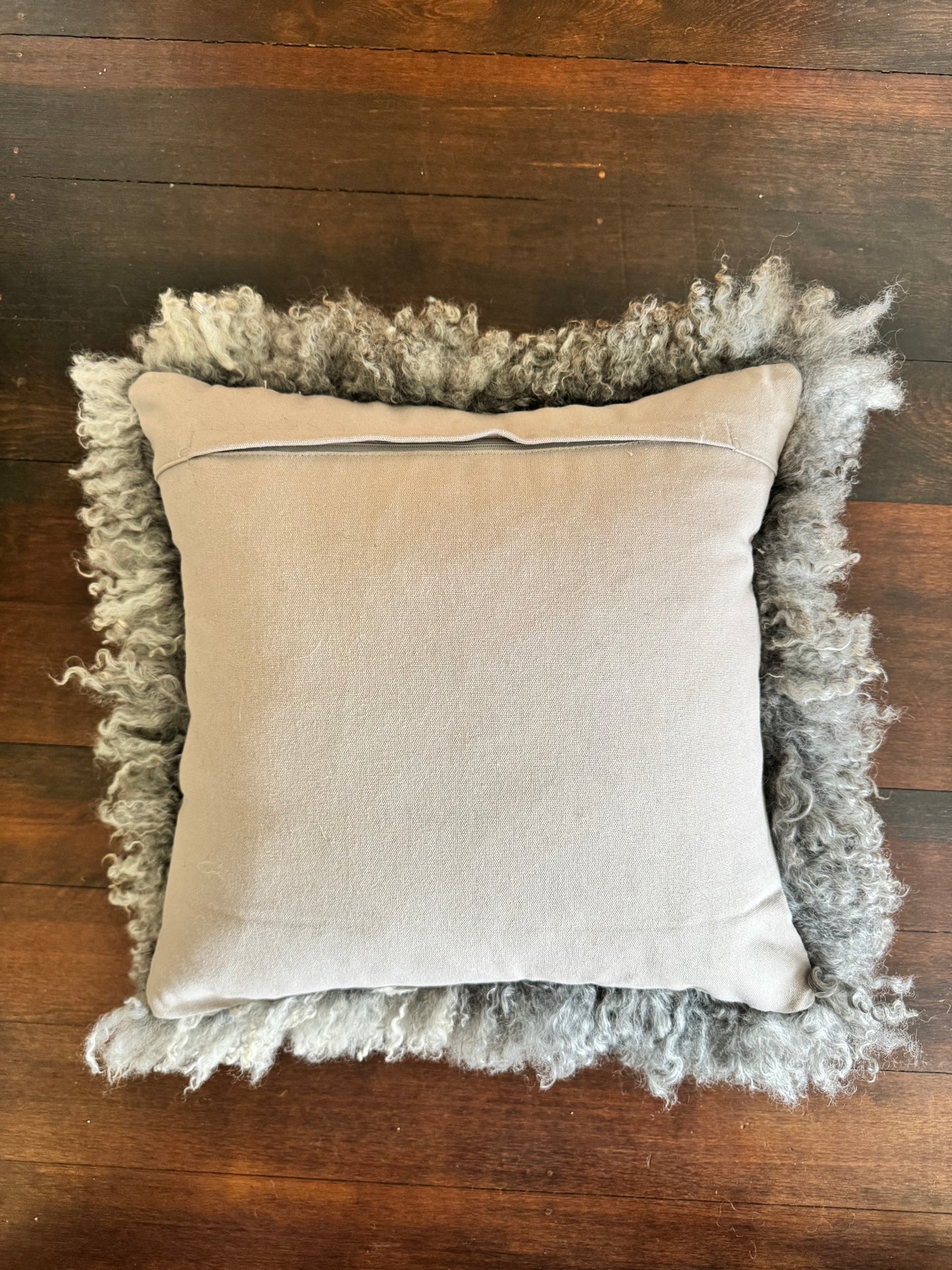 
                  
                    Gotland Sheepskin Large Pillow Silver
                  
                